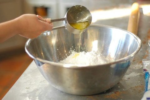Freshly baked golden brown cinnamon rolls in a pan