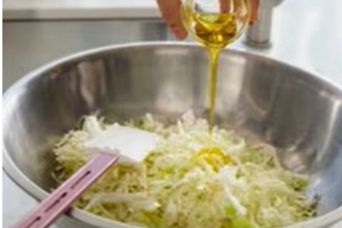 sprinkling-sumac-salt-sugar-cabbage-slaw