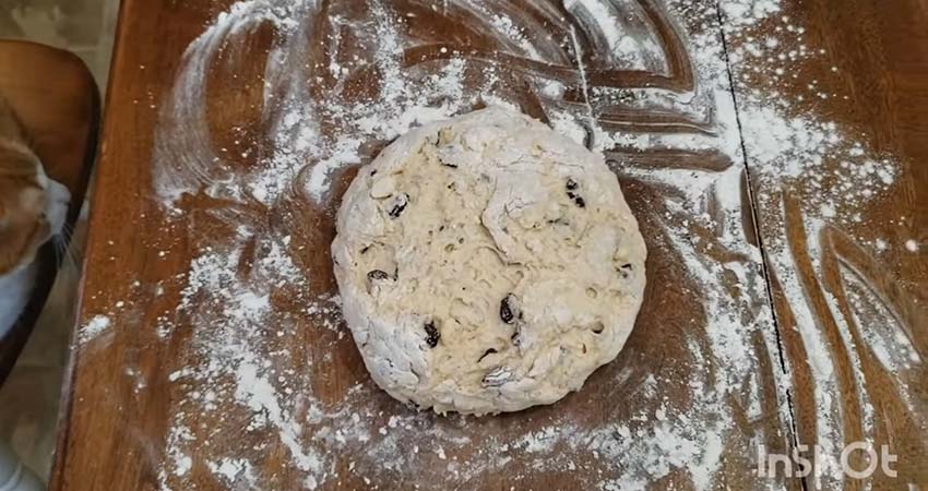  Make the dough into a ball shape